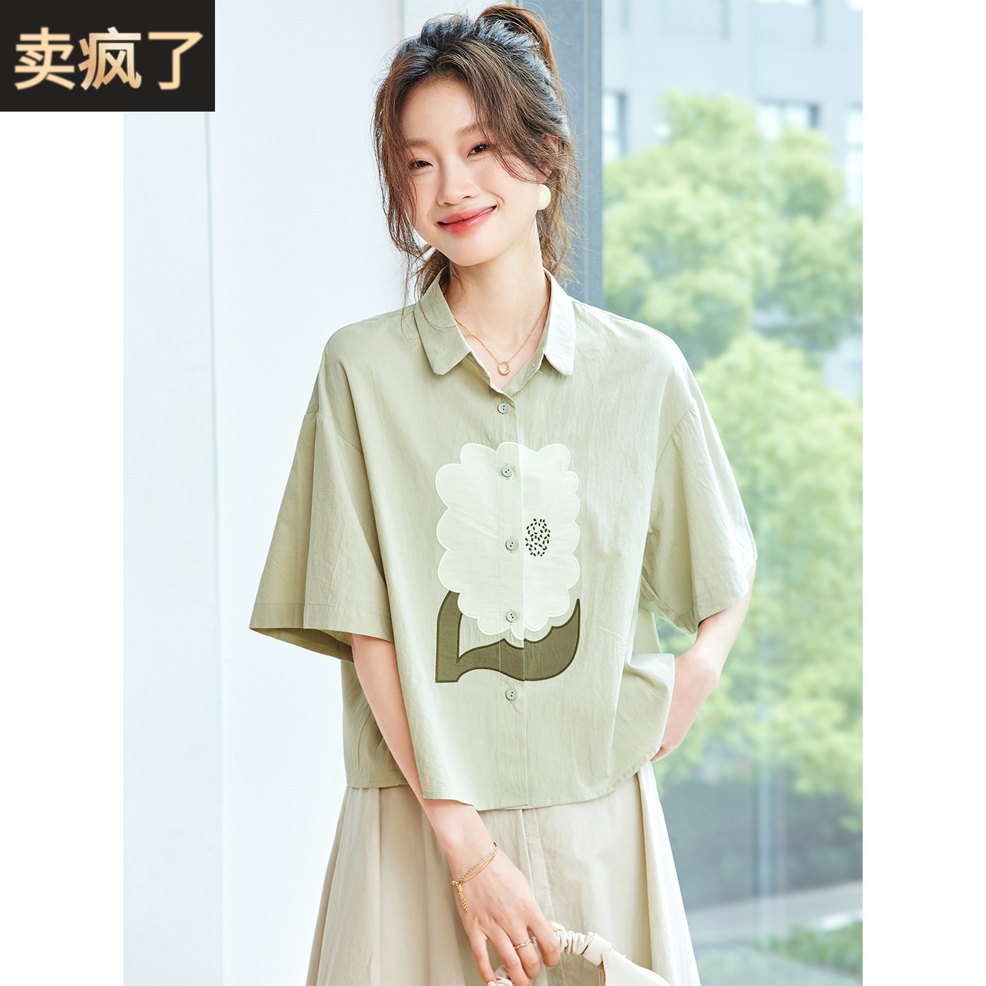 2026新款夏季休闲宽松绿色短袖衬衫上衣女今年流行漂亮的纯棉衬衫
