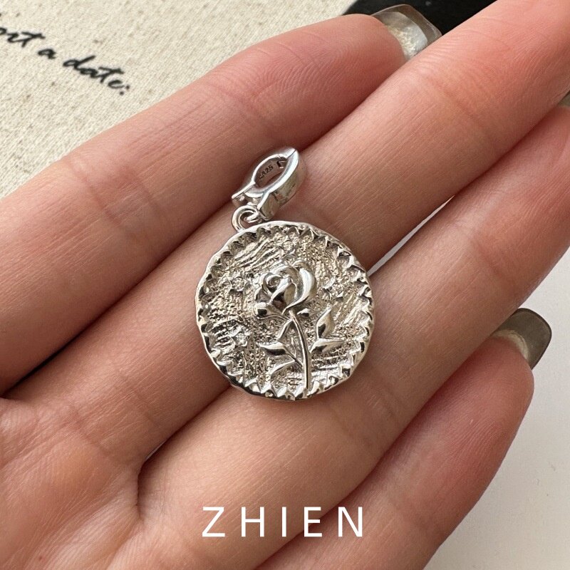 S925纯银中古风圆牌玫瑰花吊坠项链坠子法式复古金色百搭活扣挂件