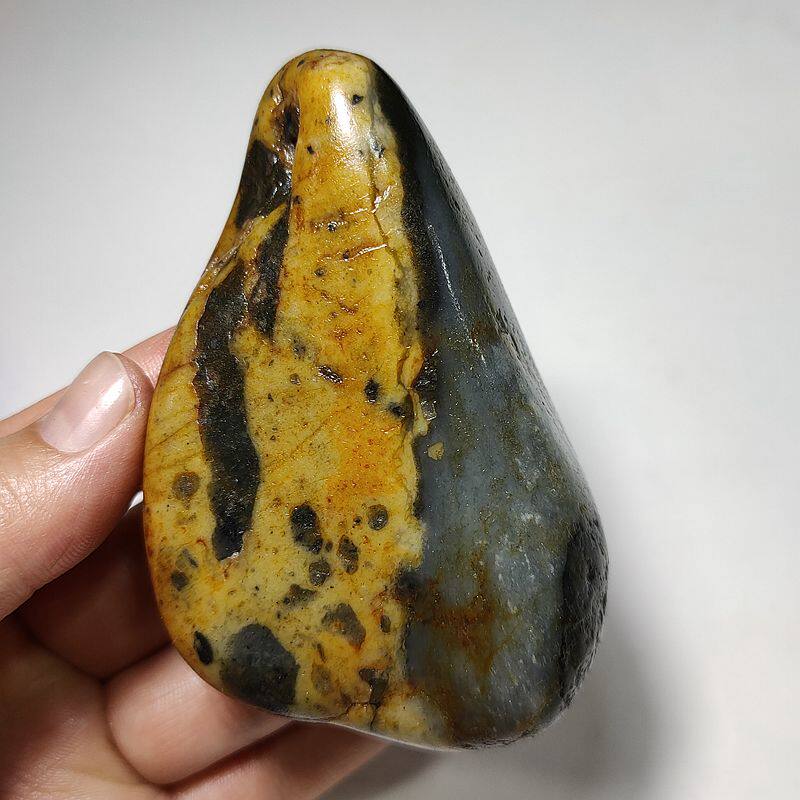 207克和田玉青花玉籽料原石 天然特色虎皮青花真皮顺手把件玩料