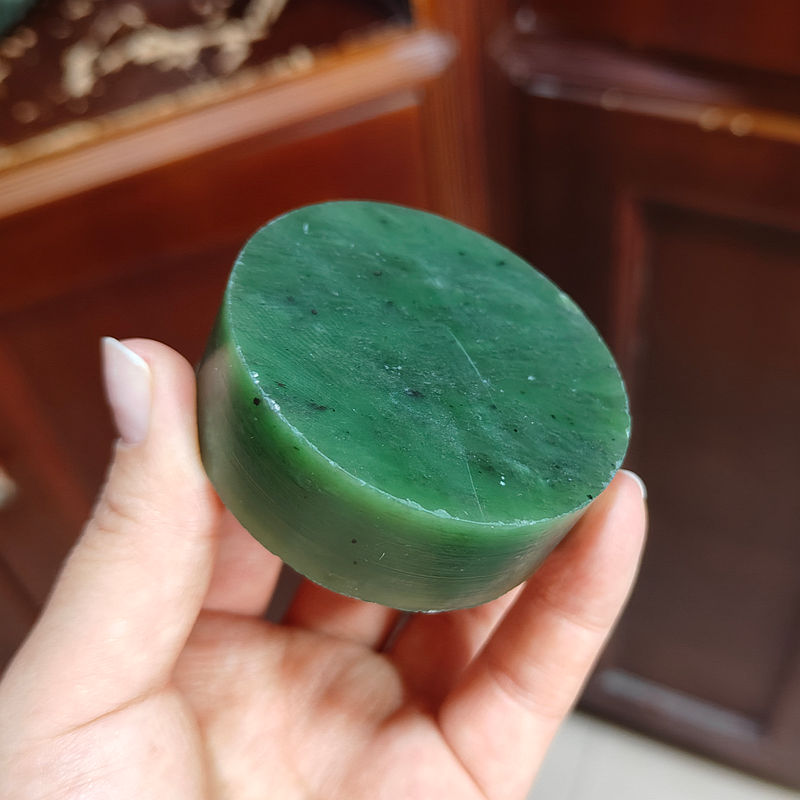 新疆碧玉手镯芯料牌子雕刻优惠价图片