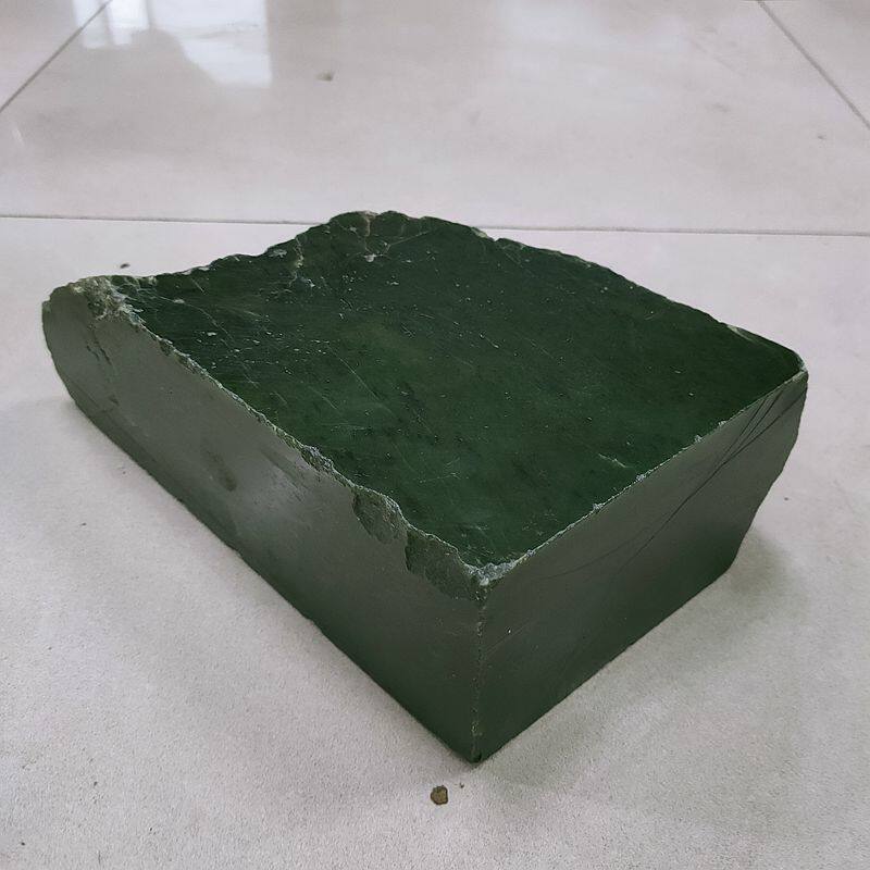 11斤重和田玉碧玉山料原石切块 菠菜绿俄碧明料作料珠子料牌子料