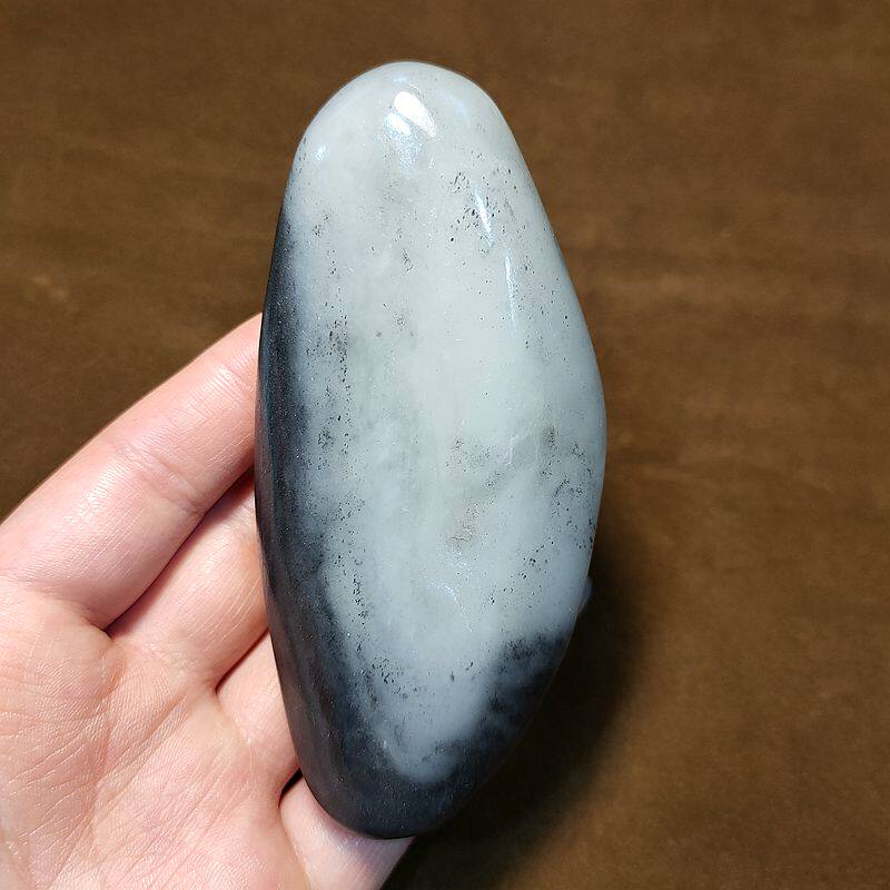 黑白分明青花籽料水墨意境把件