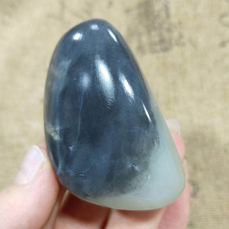 黑白分明青花籽料水墨意境把件料