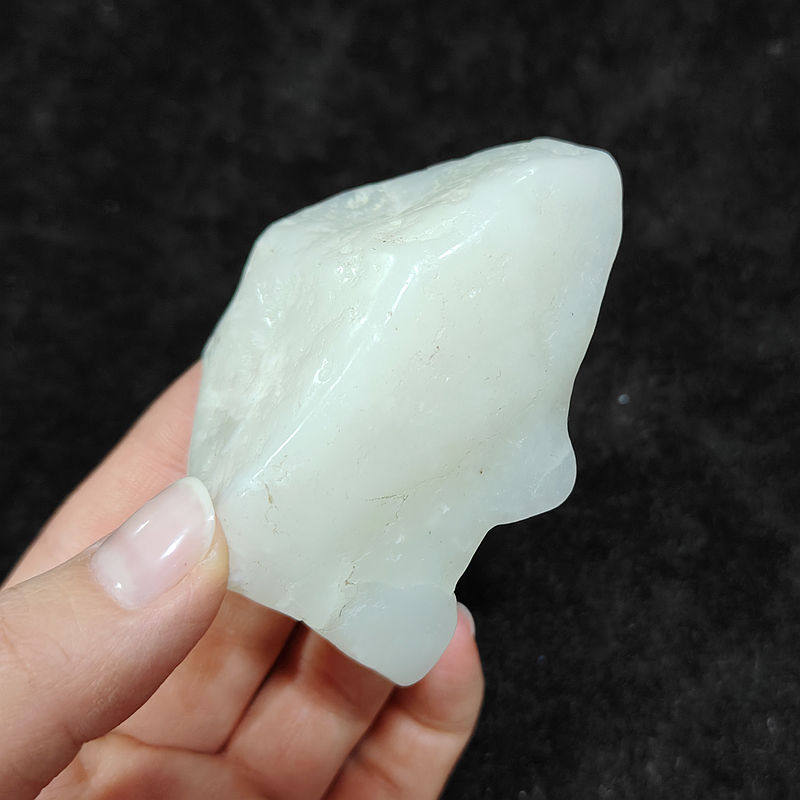新疆正宗黑山料羊脂白玉山流水玉