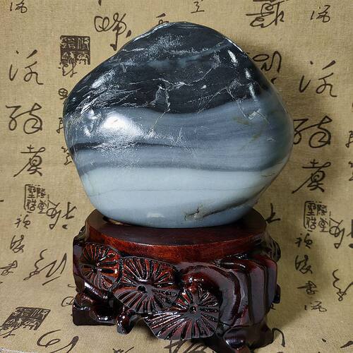 黑白分明墨玉青花籽料原石摆件