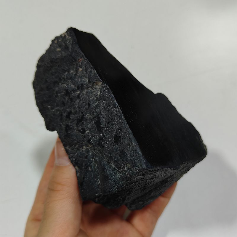 503克和田玉黑青玉山料原石切块 新疆纯黑玉料高密度牌子珠子雕刻
