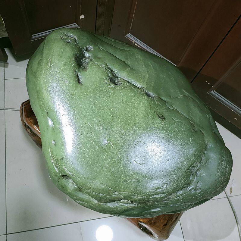 沙枣青玉一细玉石摆件国际运送