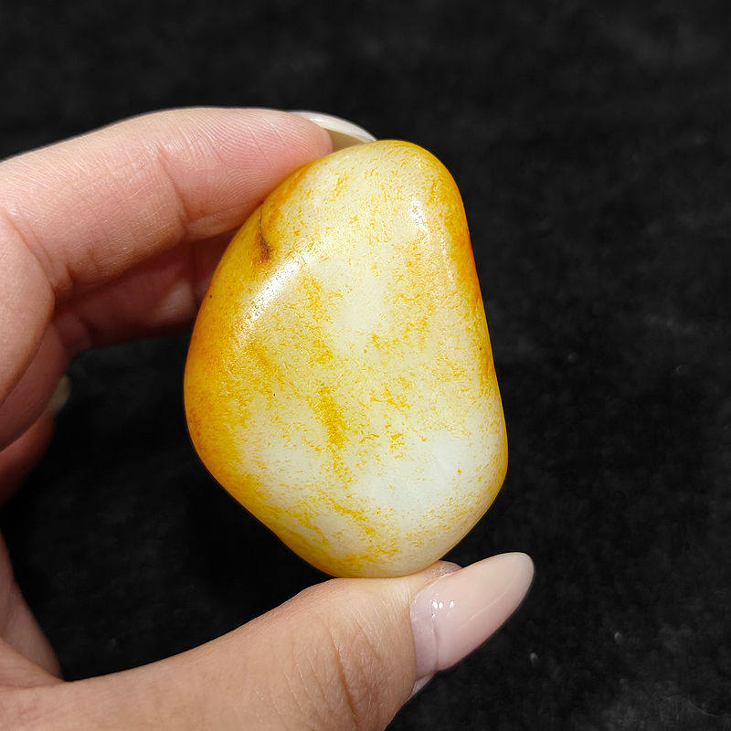 新疆洒金皮白玉籽料原石把件细润