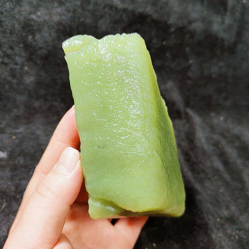 新疆青黄玉戈壁料原石油润细玉料