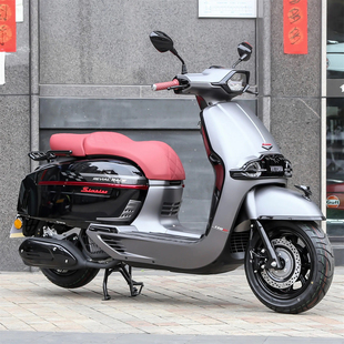 新款电喷水冷龙嘉维多利亚150CC复古踏板车男女代步旅行摩托车