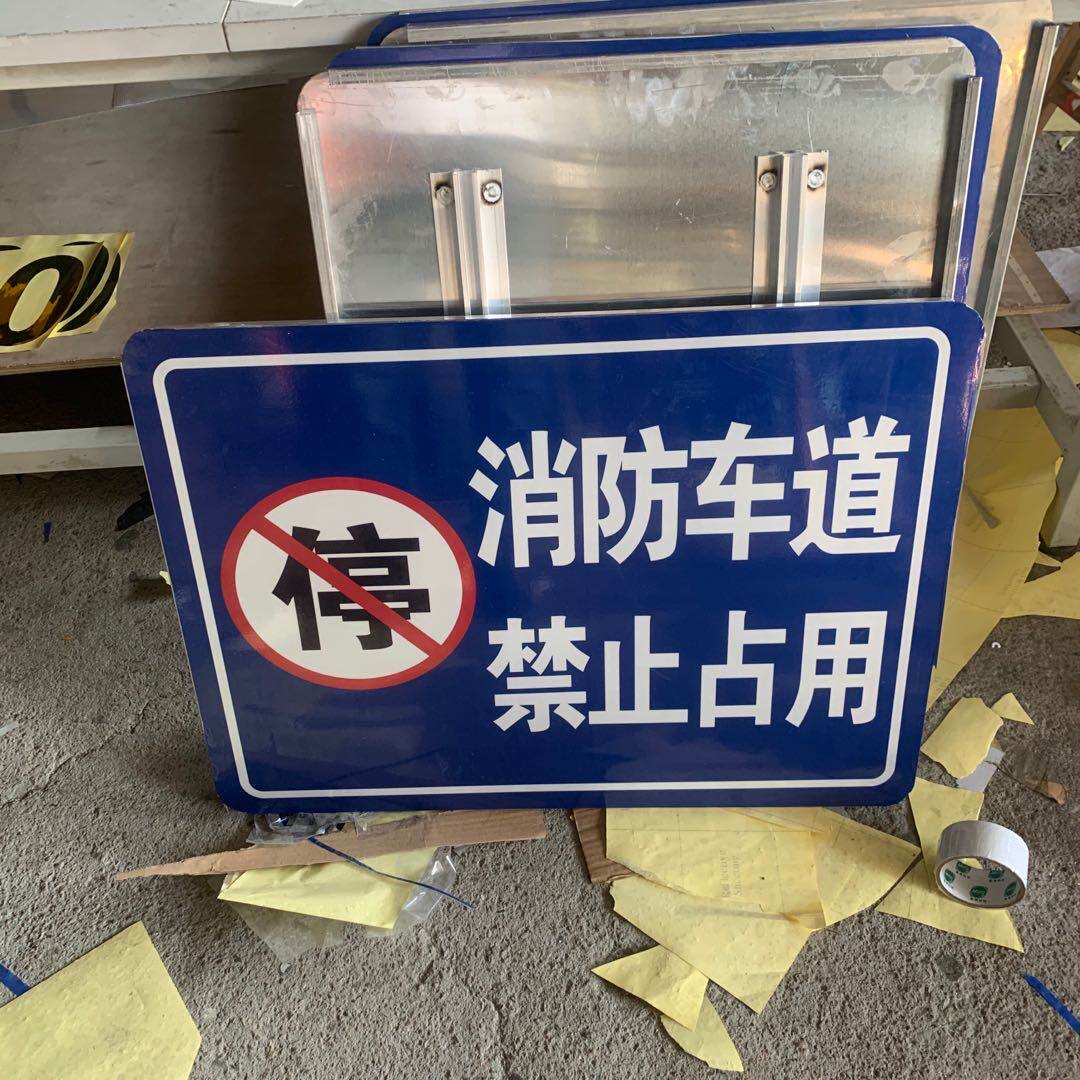 交通标志牌限速5公里道路限速牌反光牌订做停车场指示牌警示