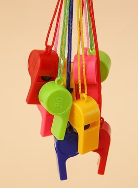 挂脖口哨玩具足球吹哨子玩具