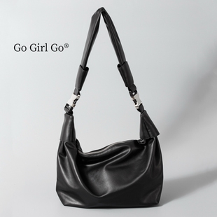 Go Girl Go月落星沉斜挎包松弛感大容量单肩包简约慵懒饺子包男女