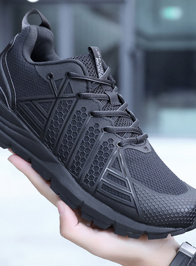 君洛克蜘蛛战术通勤鞋男透气防滑登山鞋低帮黑色户外徒步鞋R26001