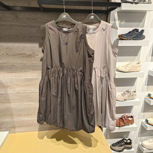 NB夏季新款女无袖运动连衣裙