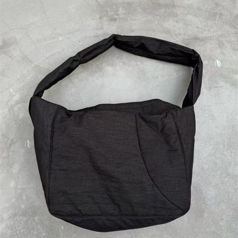 VARIATE  褶皱肌理纽扣充绒大容量斜跨旅行包流浪包,搬运/仓储/物流设备,机械式停车设备（立体停车库）,淘宝优惠券,粉丝福利购,淘宝优惠卷