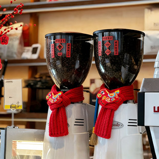 2026新年装饰磨豆机小马围巾咖啡店吧台氛围场景布置店铺摆件饰品