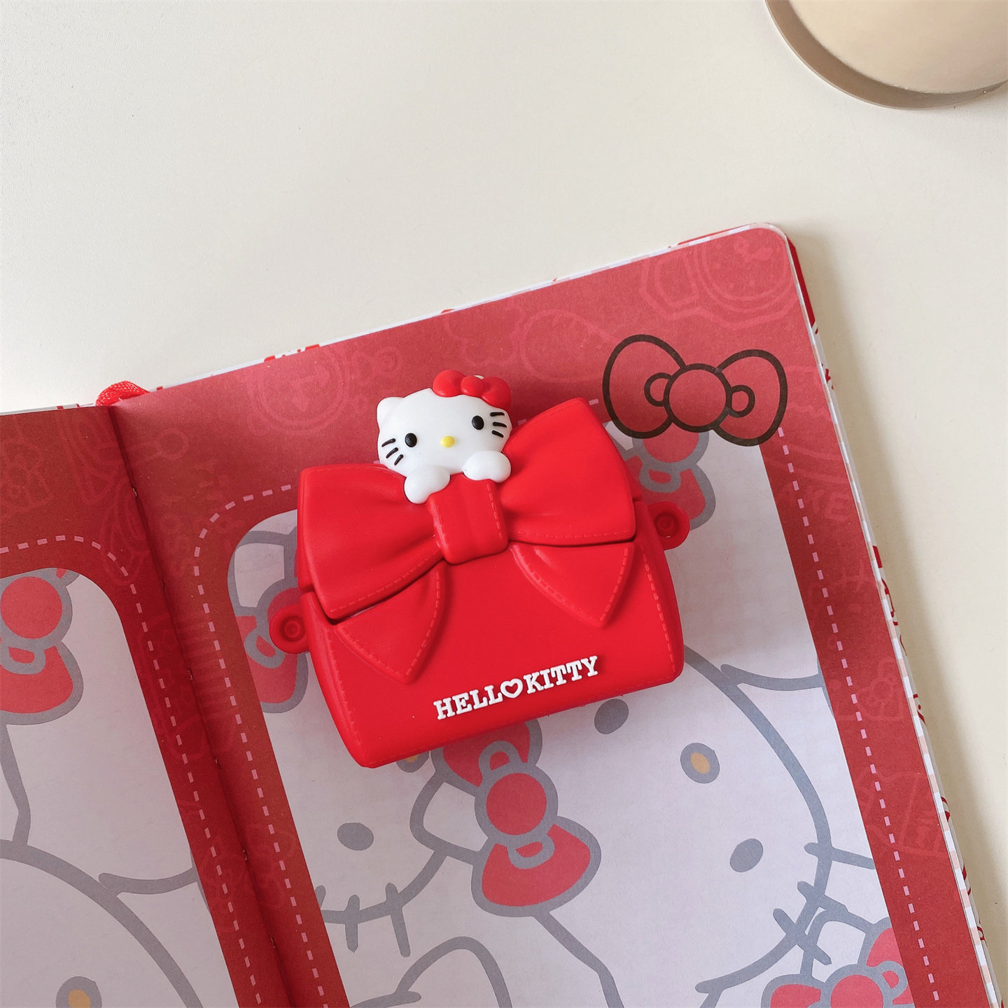 可爱红色红蝴蝶kitty猫包包苹果airpods pro3代耳机保护套适用四代耳机软壳airpods1/2代硅胶pro2代女新三代