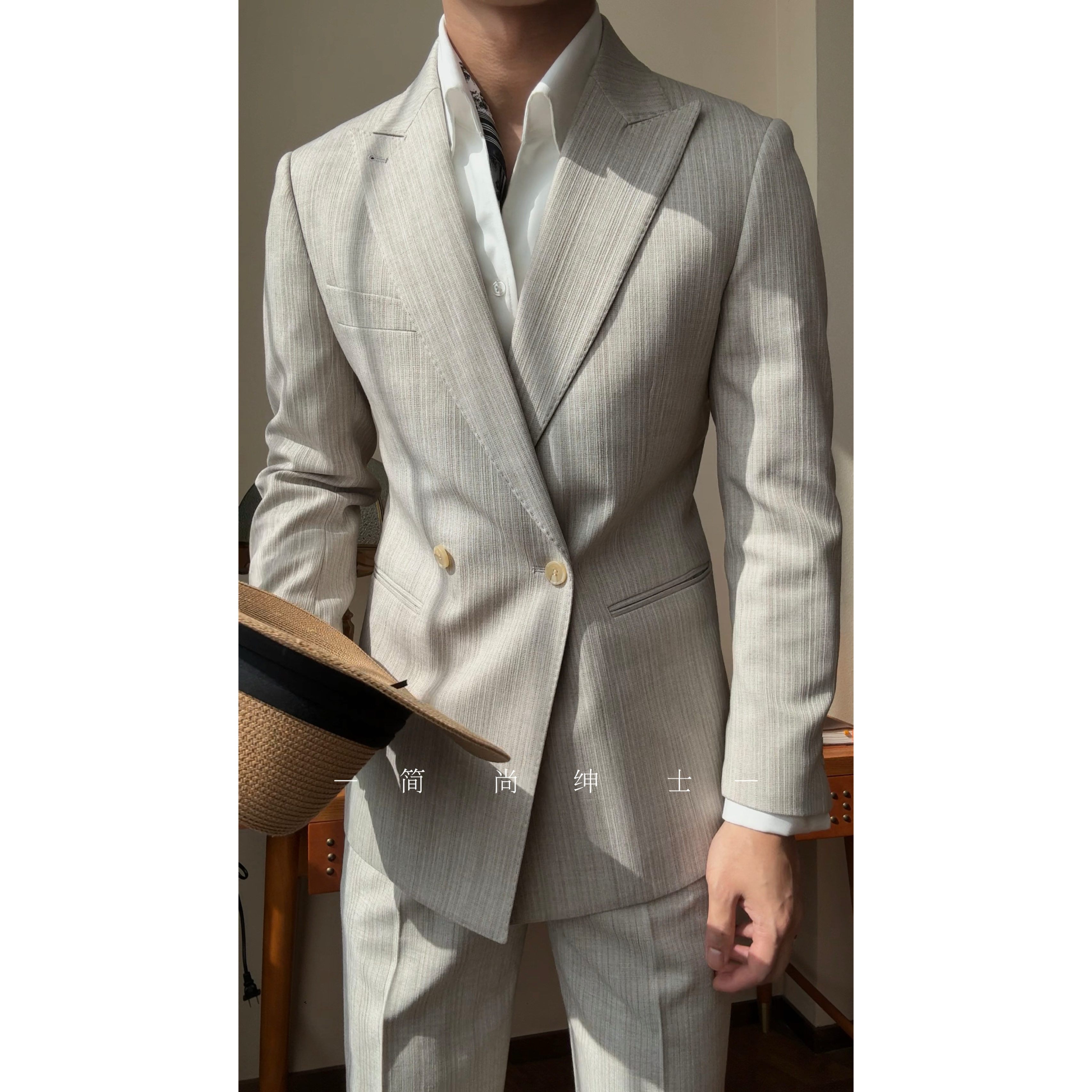 新款型男绅士高级感时尚双排两粒扣老钱风戗驳领西服套装6181