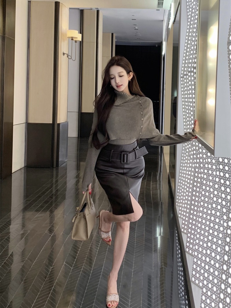 Lazy High-Neck Cape Shawl Layered with Knitted Sweater, Women's Autumn Fashion Set, Pu Leather Bodycon Skirt Three-Piece Set