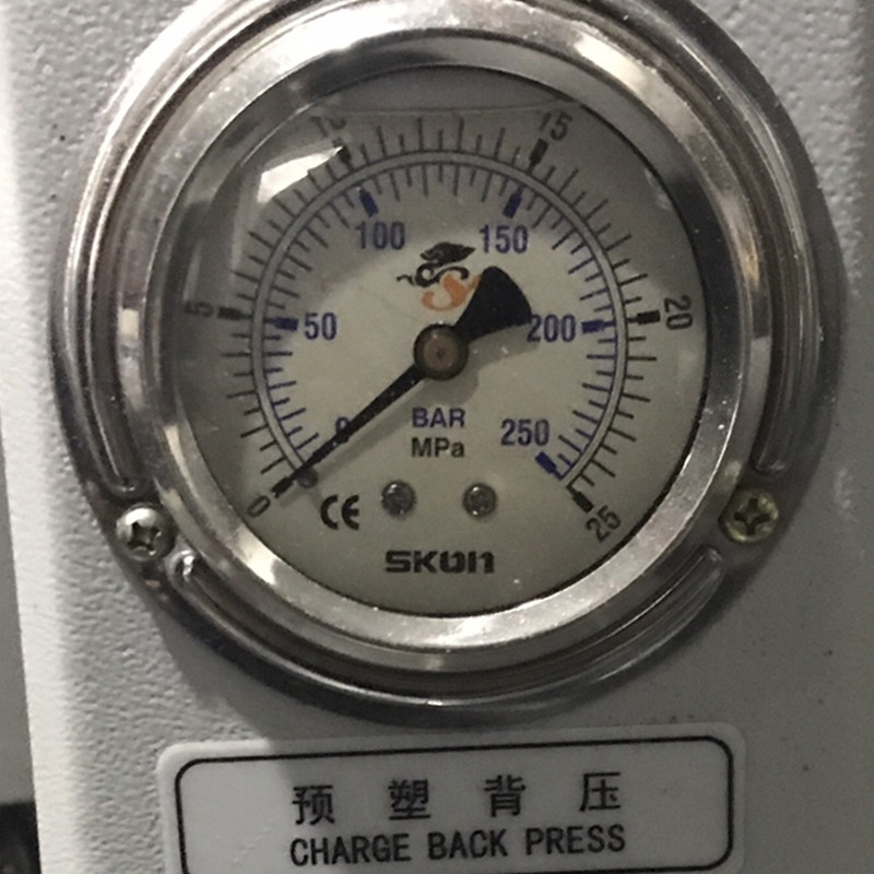 SKON背接式注塑机耐震压力表0-25mpa台湾充油协钢压力计0-250BAR
