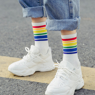 黑色彩虹袜搭配鲨鱼裤运动袜子纯棉秋冬季条纹袜子女中筒袜潮彩色