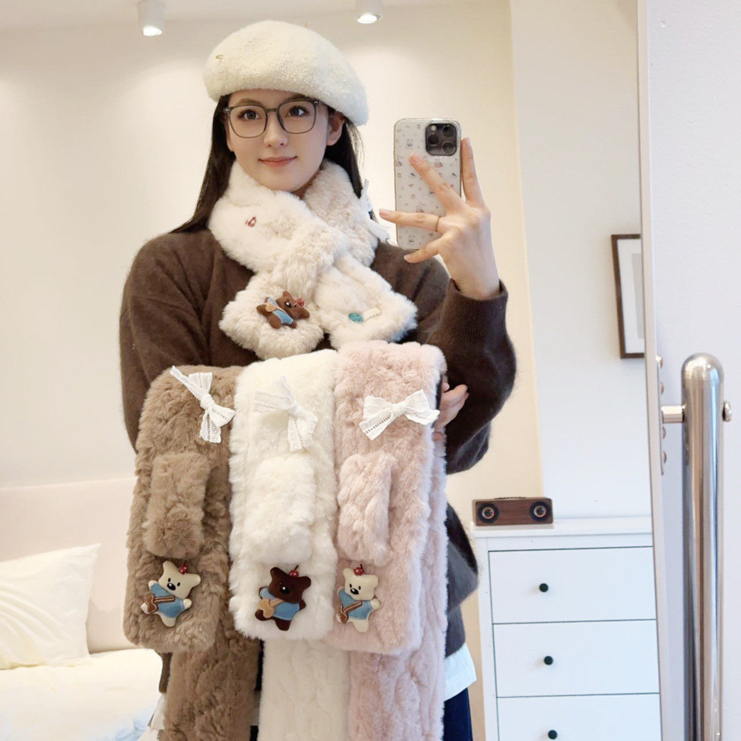 时髦洋气爱心牛仔小熊围巾女冬季韩版百搭可爱保暖毛绒白色短围脖