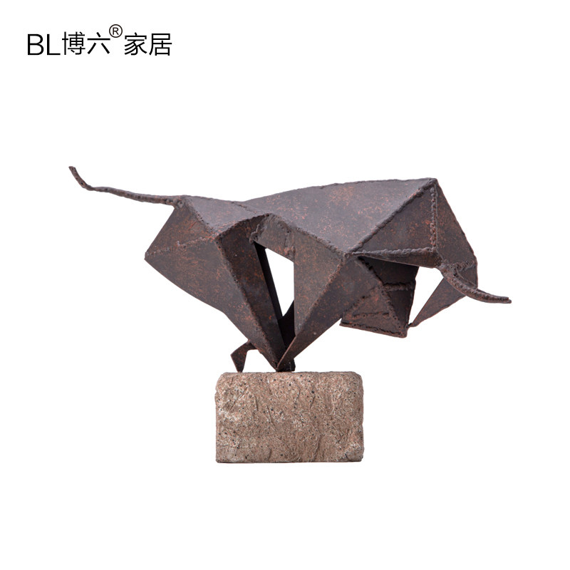 复古简约创意几何楔形牛摆件斑驳做旧金属动物样板房软装桌面摆设