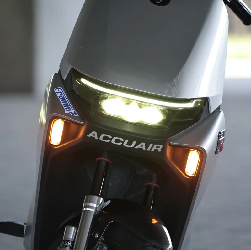 适用电动摩托车Mmax90E100200N70c80cF90M85装饰车头反光车头贴纸