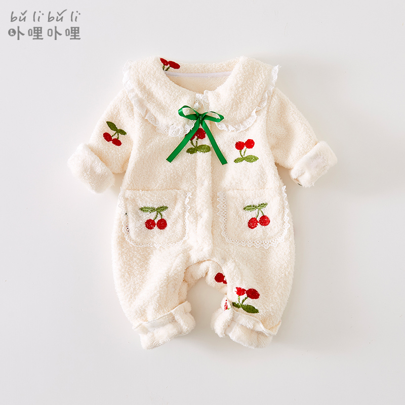 樱桃口袋花边爬服手感更细腻