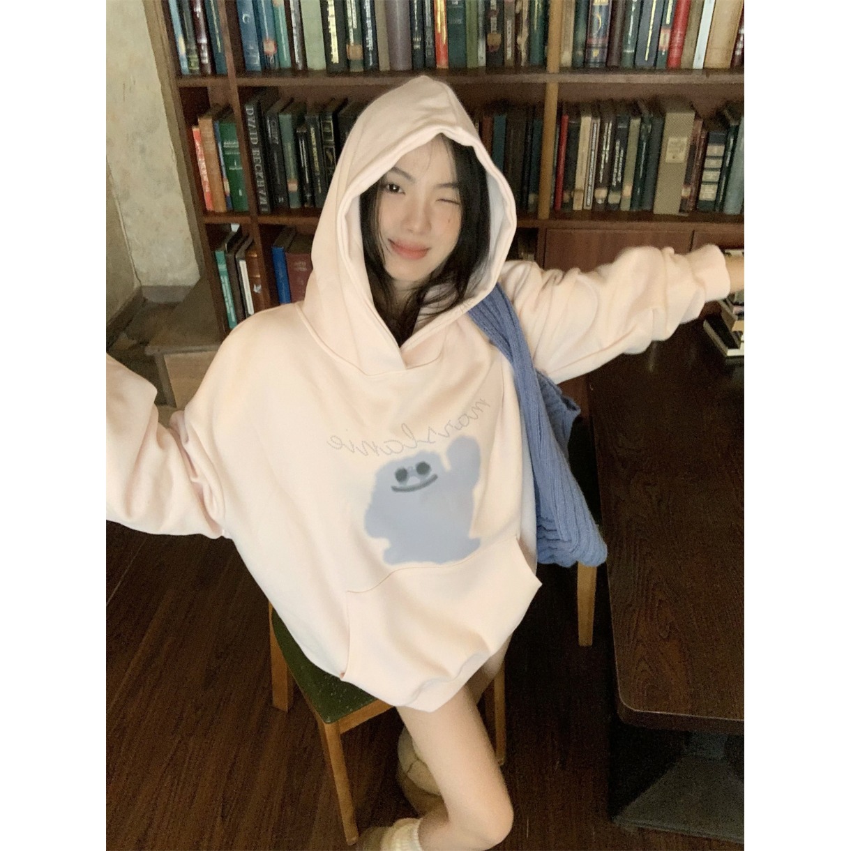 慵懒卡通印花宽松加绒连帽卫衣
