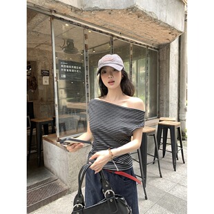 韩版 慵懒设计感百搭显瘦条纹斜肩上衣 BLACK 黑奶酪