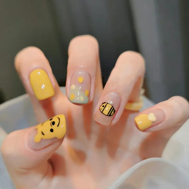 卡通小熊小蜜蜂短款穿戴美甲可反复用可拆卸假指甲贴片成品