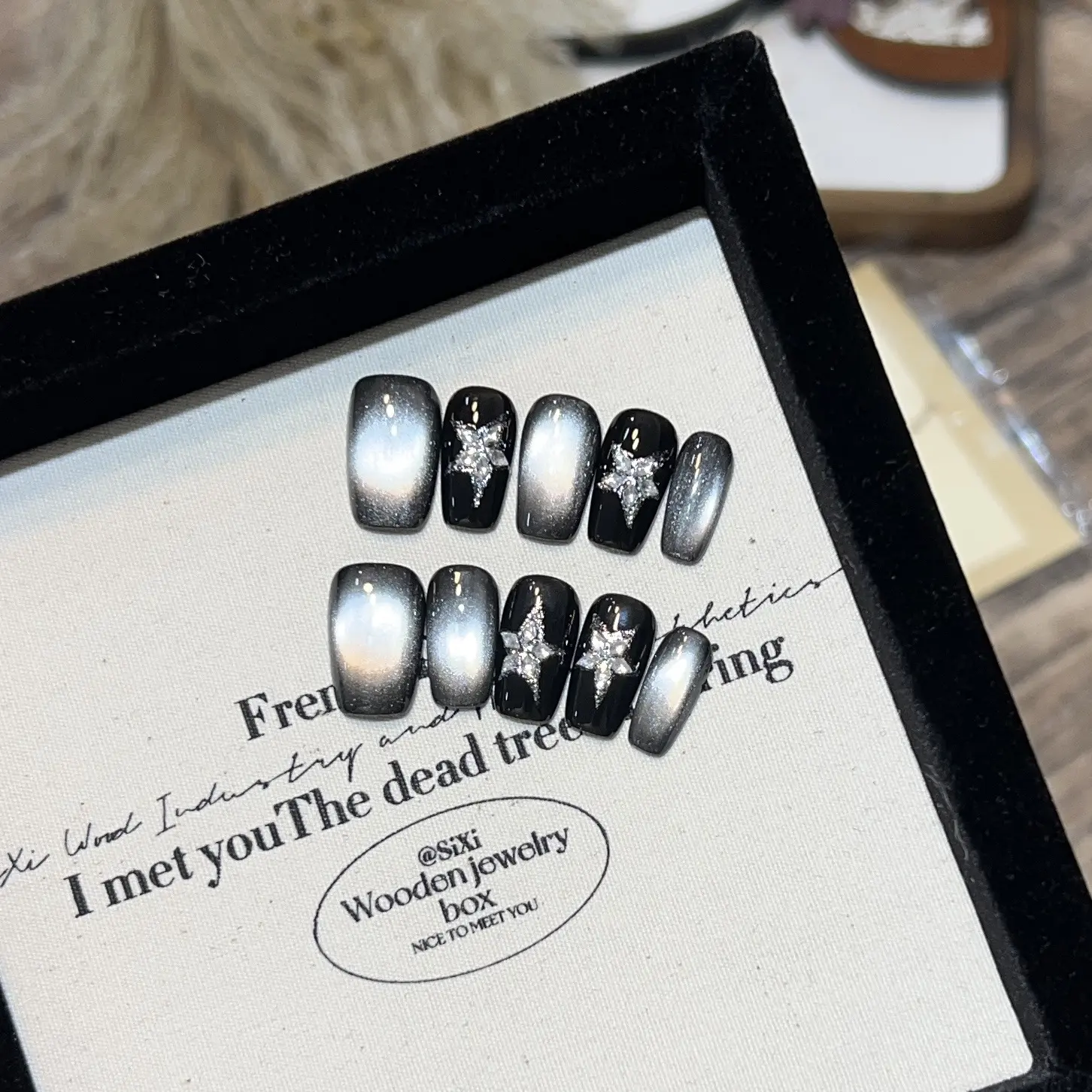 【魔珠】穿戴甲高级感灯泡猫眼美甲爆闪锆石星星假指甲可拆卸甲片