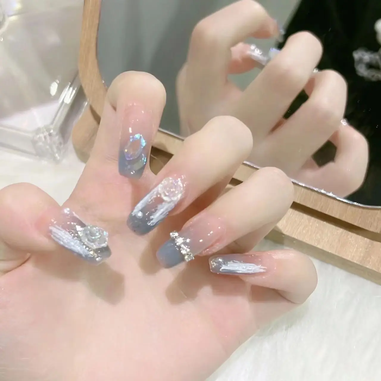 纯手工美甲穿戴甲美甲贴片假指甲贴片成品雾霾蓝山茶花显白美甲