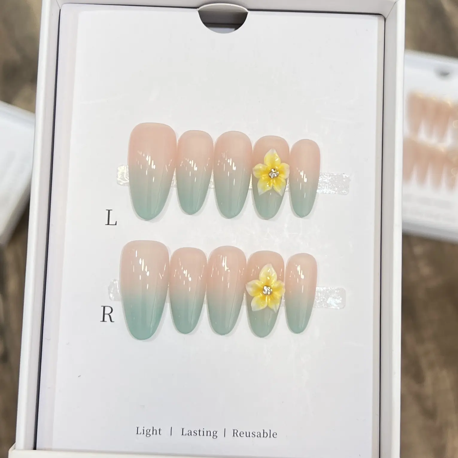 黛瑞森 手工穿戴甲简约裸色气质浅绿法式立体雕花美甲可拆卸外贸