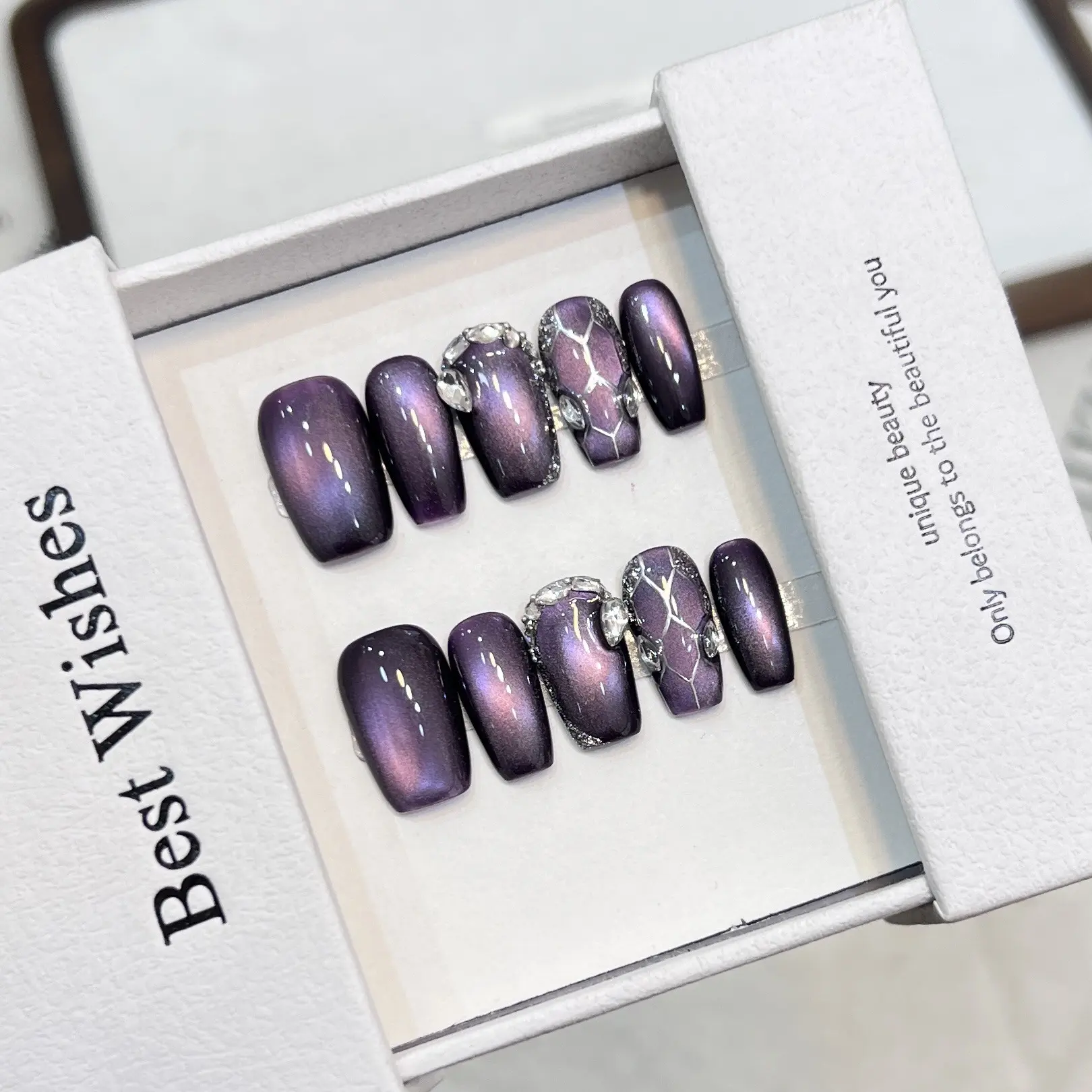 新款手工穿戴甲高级氛围感宝格小蛇紫色猫眼美甲爆闪锆石碎钻甲片