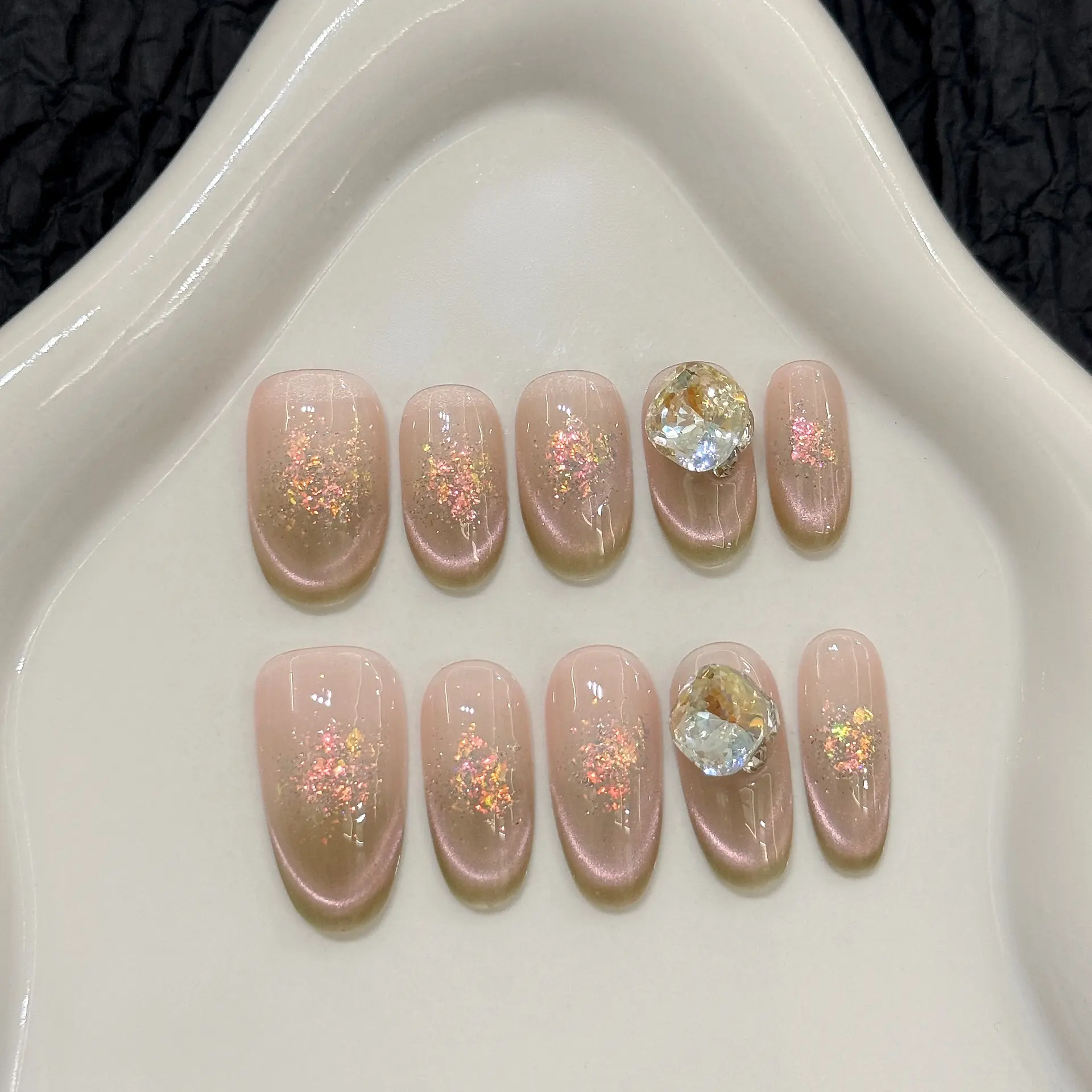 艺禾【流芯芭乐】猫眼显白春日氛围感微笑猫眼短款可拆卸穿戴甲