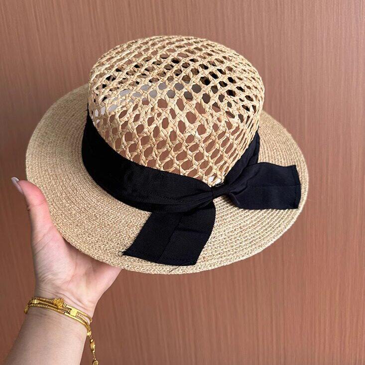 草帽女夏季拉菲草法式平顶遮阳礼帽手工编织镂空巴拿马海边度假潮