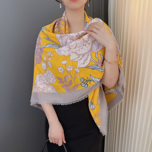新品文艺感明黄色大方巾女130cm高级感印花柔软优雅围巾保暖披肩