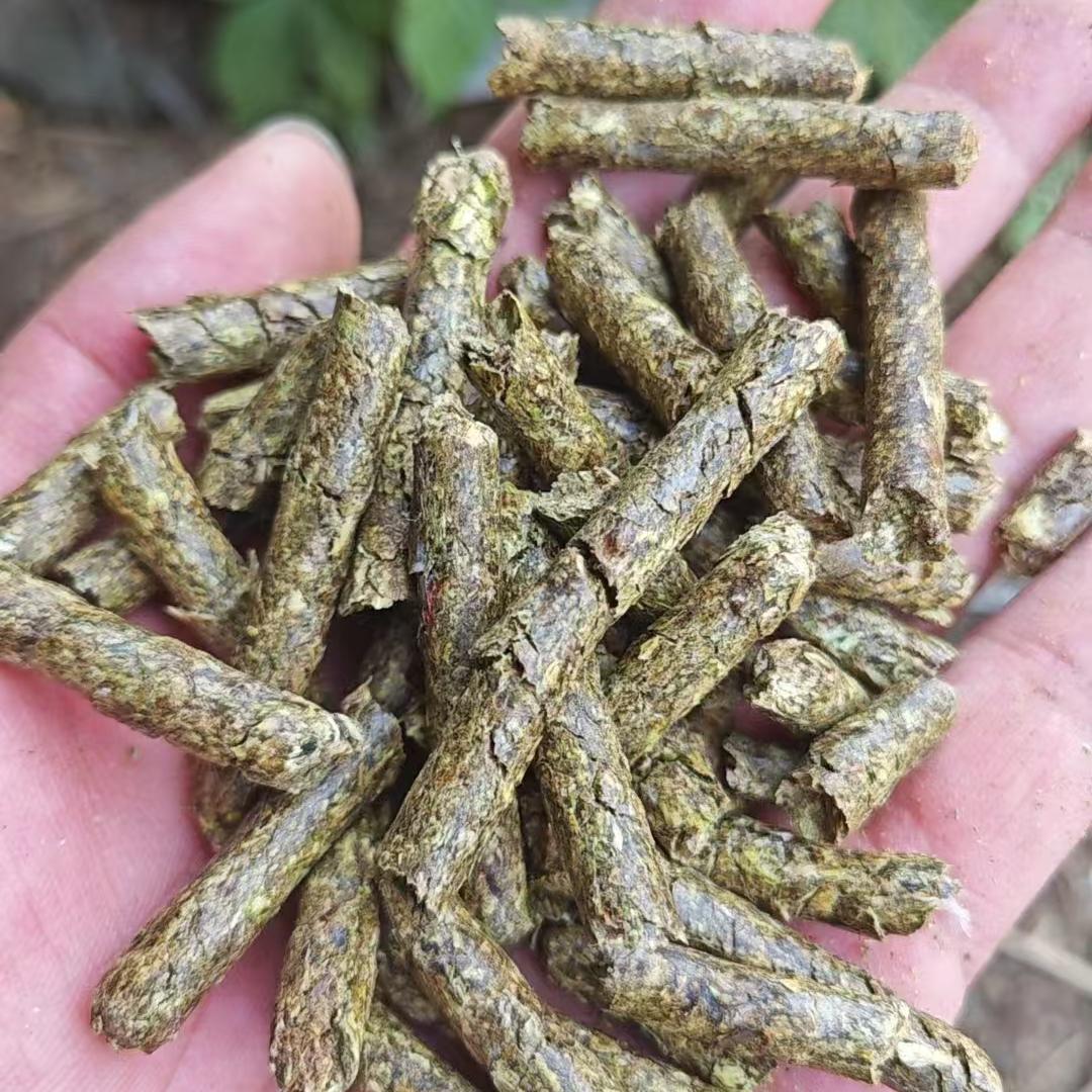 晒干花生秧草料颗粒草粉饲料牛羊