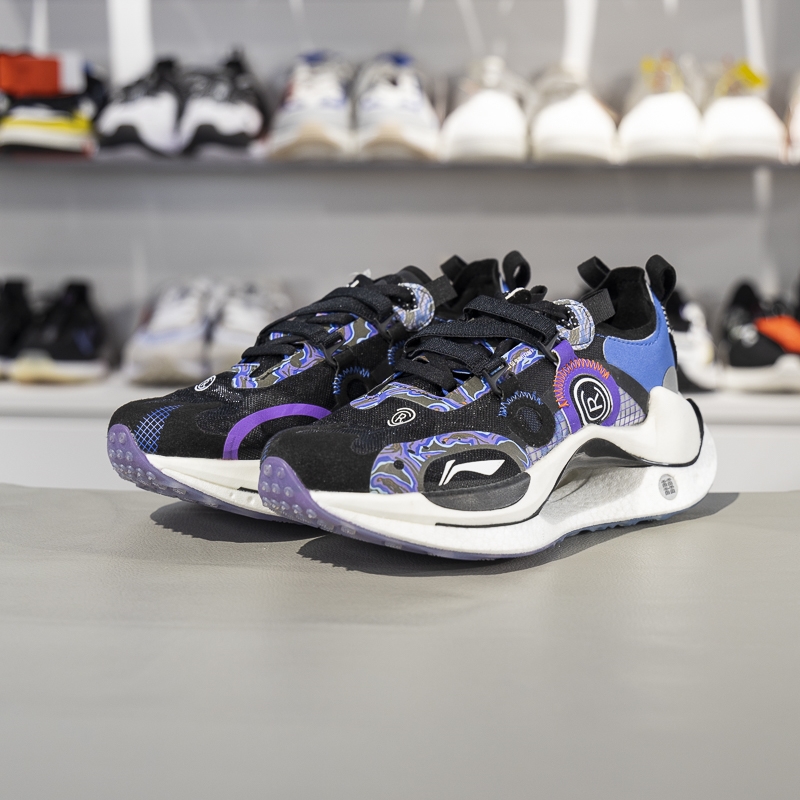 李宁女子跑鞋减震回弹