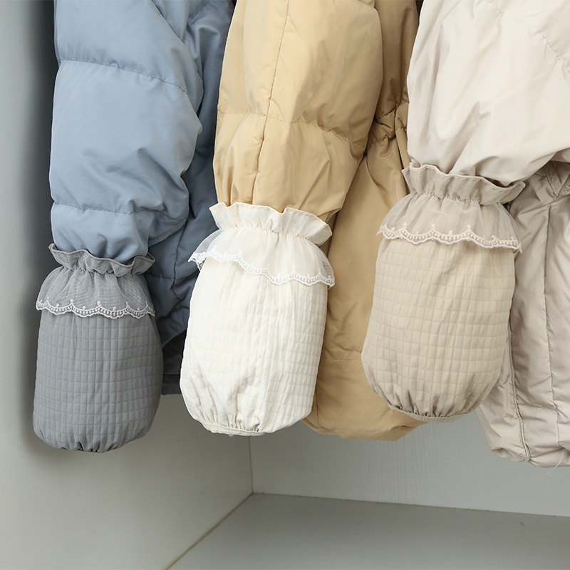 短款蕾丝边袖套搭配精美蕾丝