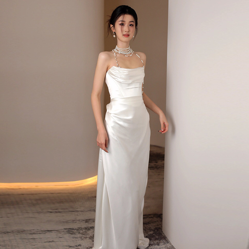 日本品质法式缎面轻婚纱新娘简约白色抹胸森系迎宾出门纱宴会鱼尾