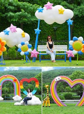 户外兔子彩虹云朵气球秋千座椅雕塑景区花海草坪网红拍照打卡摆件