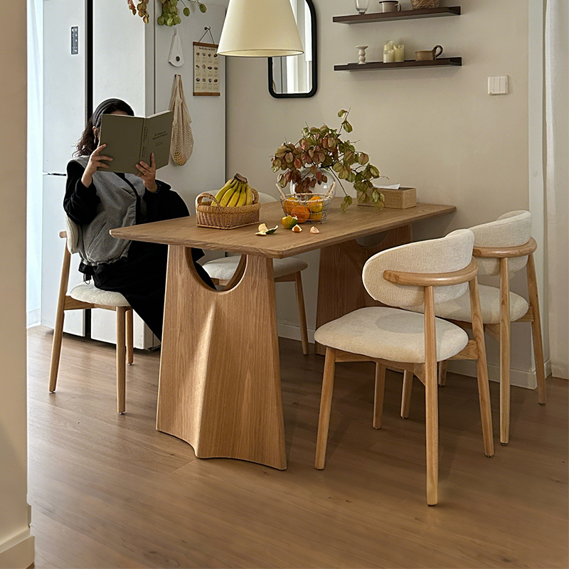 奥古斯特长方形实木餐桌原木风