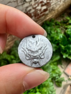 瑞典m铁陨石吊坠，重：12.6克，直径18.6毫米，厚7毫米，无裂完整