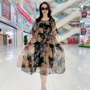 2022年早秋时尚洋气欧洲站宽松大码连衣裙贵夫人圆领印染减龄短袖