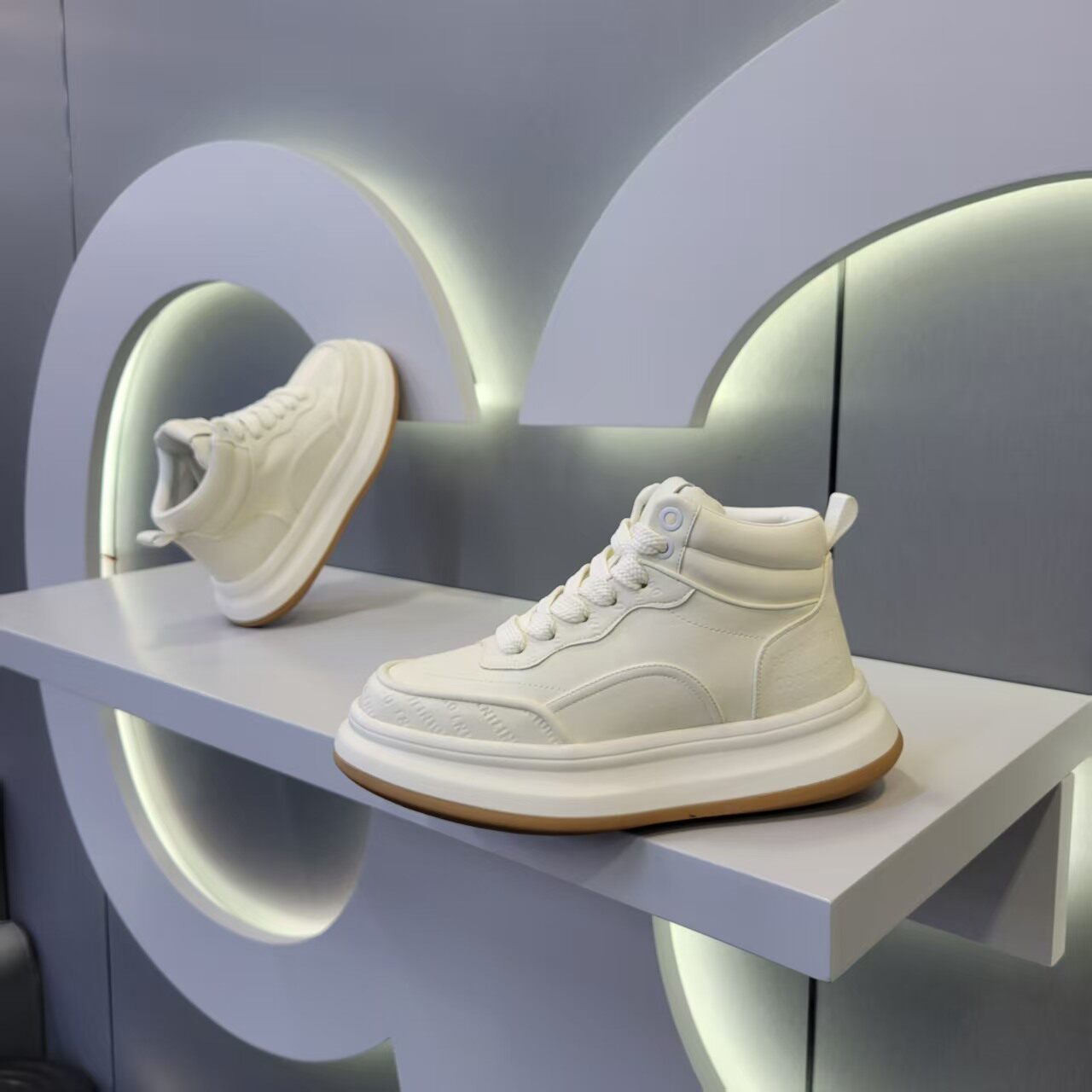 2025新款高帮板鞋白色厚底增高