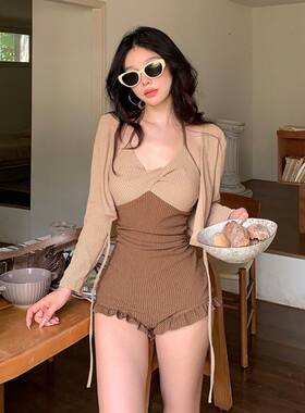 爱丽莎泳衣女2026新款连体显瘦遮肚高级感纯欲保守泡温泉绝美度假